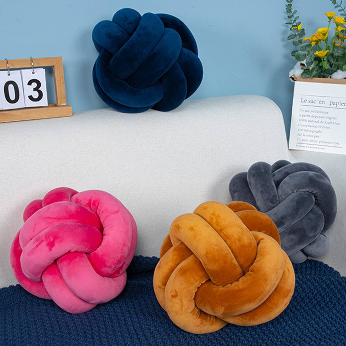 Knotty Pillow