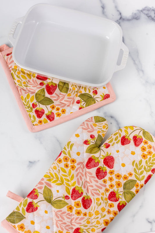 Strawberry Patch Oven Mitt + Pot Holder Set