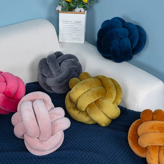 Knotty Pillow