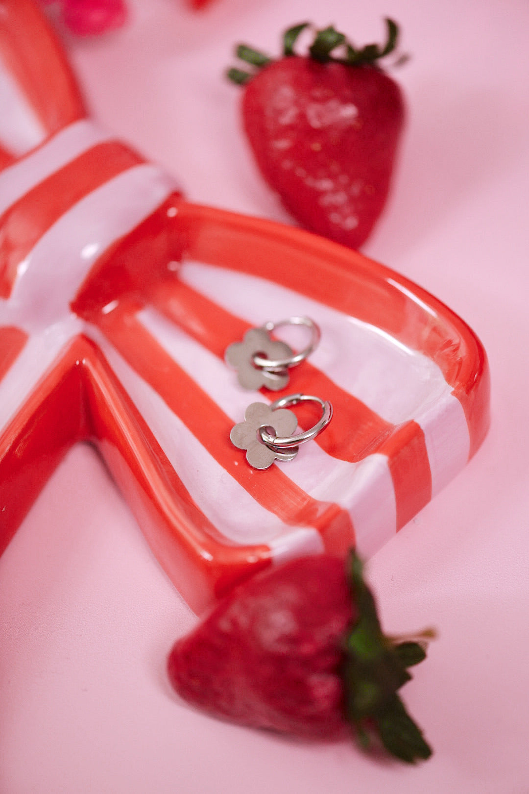 Girly Pop Daisy Hoops (Gold + Silver)